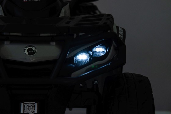 Quad Can Am Outlander ATV z Pilotem Szary