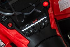 Quad Can Am Outlander ATV z Pilotem Czerwony