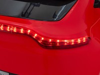 Aston Martin DBX na akumulator dla dzieci Czerwony + Pilot + EVA + Pasy + Wolny Start + Audio LED