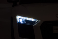 Audi R8 na akumulator dla dzieci Biały + Pilot + EVA + Wolny Start + MP3 LED
