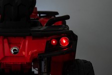 Quad Can Am Outlander ATV z Pilotem Czerwony